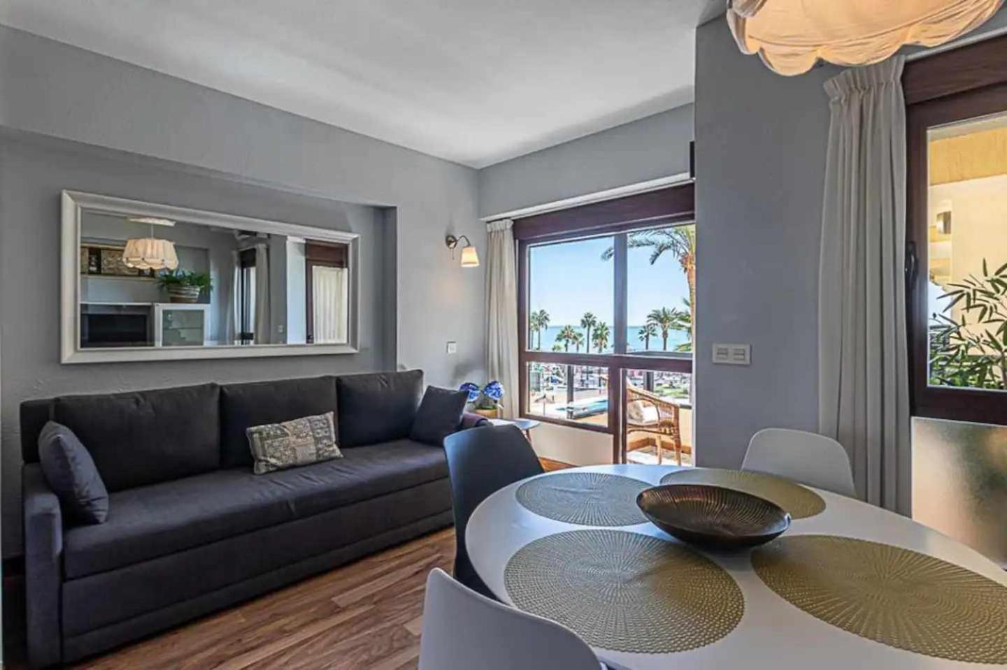 Encantador apartamento en primera línea de playa Benalmádena Exterior foto