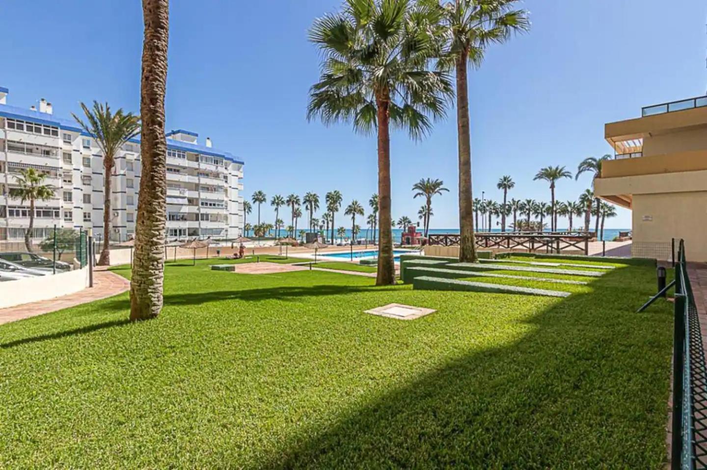 Encantador apartamento en primera línea de playa Benalmádena Exterior foto